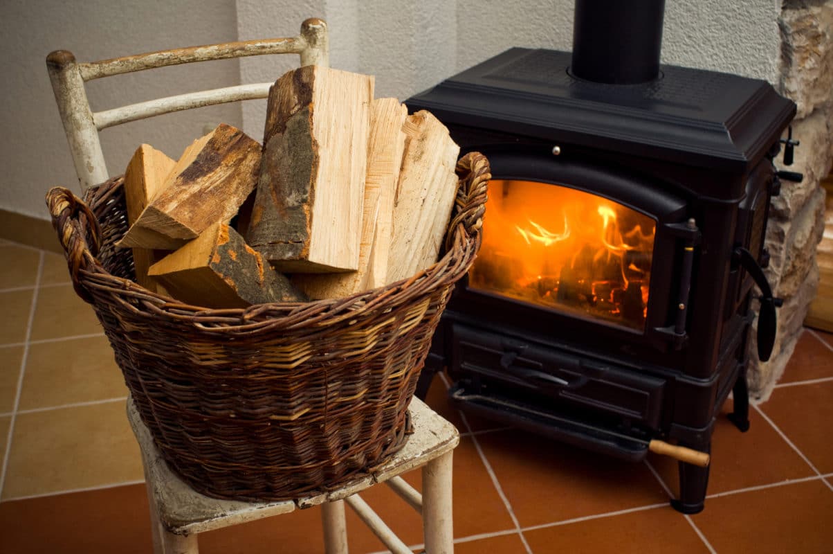 KILN DRIED LOGS FOR WOOD BURNING STOVE